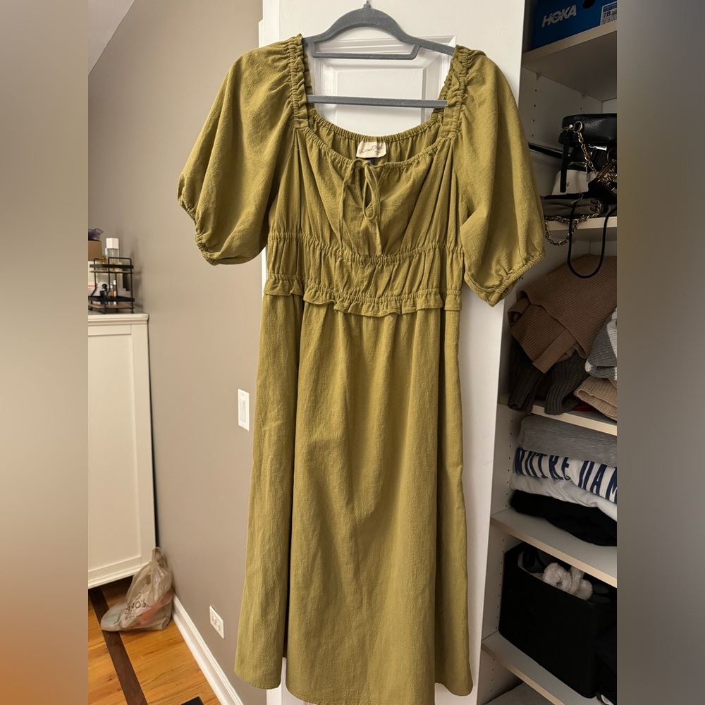 Green square neck midi dress